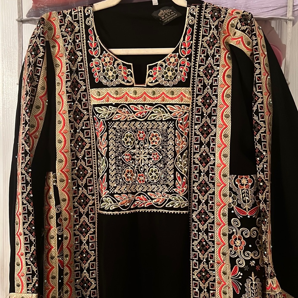 Palestinian Thobe Size 1. Belt was too big removed Velcro and added snap buttons